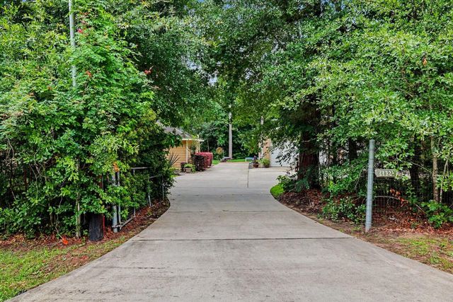 4824 Holly Lane E, Montgomery, TX 77316