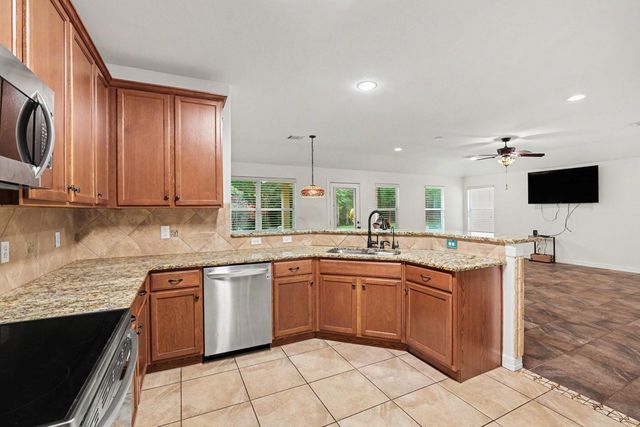 4824 Holly Lane E, Montgomery, TX 77316