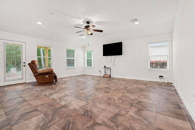 4824 Holly Lane E, Montgomery, TX 77316