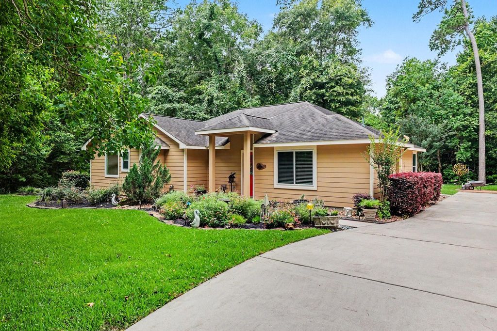 4824 Holly Lane E, Montgomery, TX 77316
