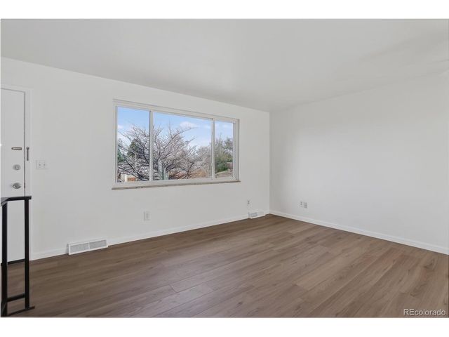 4560 E Lake Cir, Centennial, CO 80121