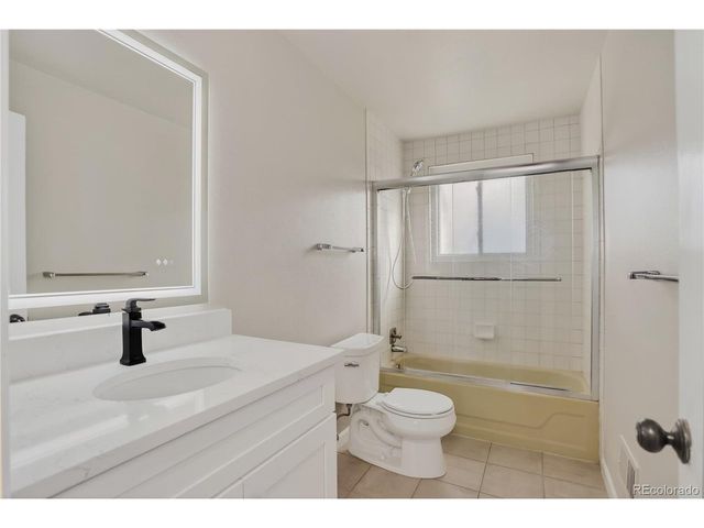 4560 E Lake Cir, Centennial, CO 80121