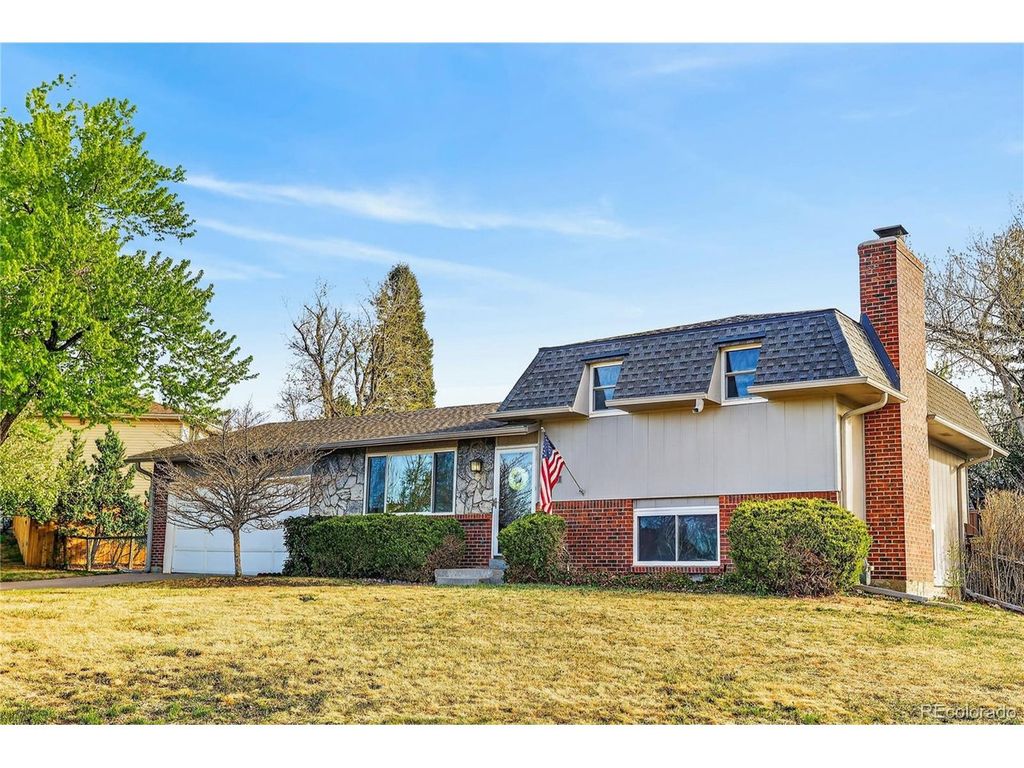 4560 E Lake Cir, Centennial, CO 80121