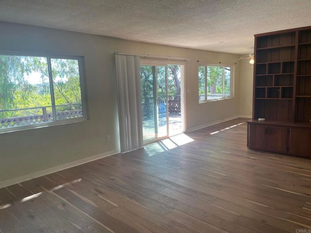12376 Royal Road, El Cajon, CA 92021