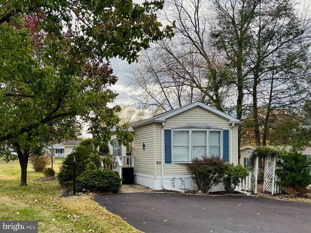 92 ROBIN LN, Sellersville, PA 18960