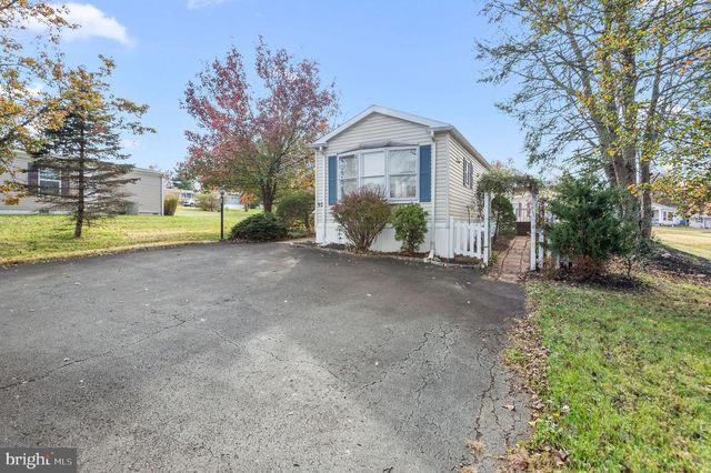 92 ROBIN LN, Sellersville, PA 18960