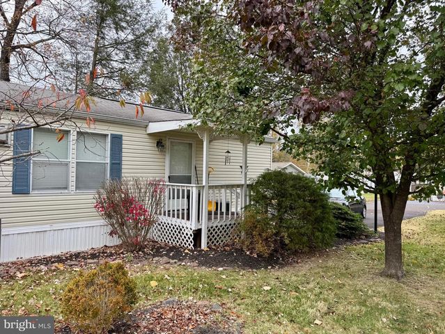 92 ROBIN LN, Sellersville, PA 18960