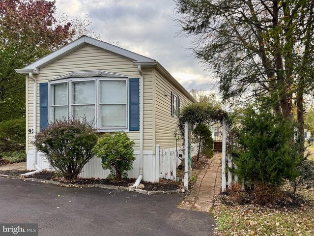 92 ROBIN LN, Sellersville, PA 18960