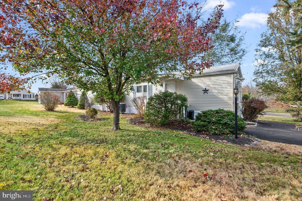 92 ROBIN LN, Sellersville, PA 18960