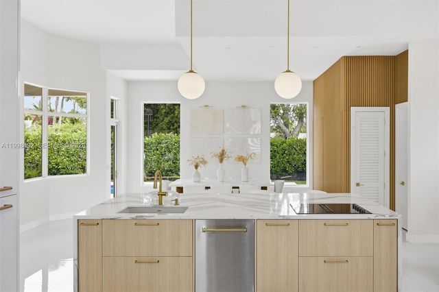 9717 SW 94th Ter, Miami, FL 33176