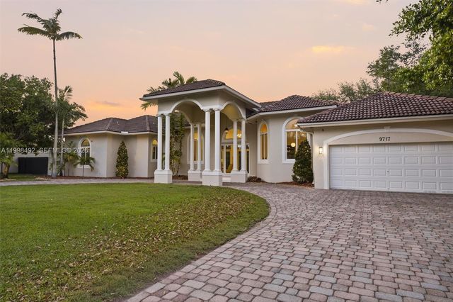 9717 SW 94th Ter, Miami, FL 33176