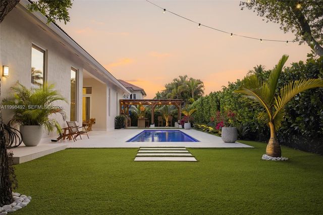 9717 SW 94th Ter, Miami, FL 33176