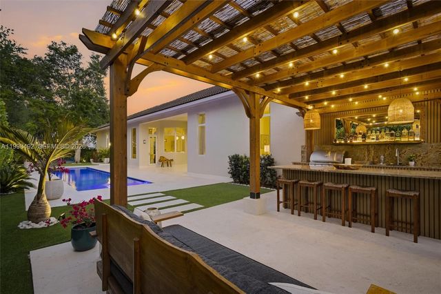 9717 SW 94th Ter, Miami, FL 33176