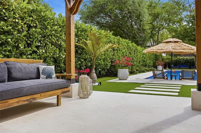 9717 SW 94th Ter, Miami, FL 33176