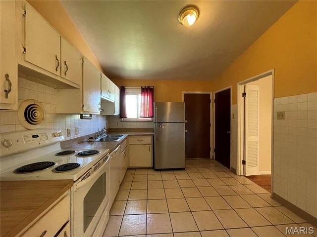 9411 Crockett Drive, Olivette, MO 63132