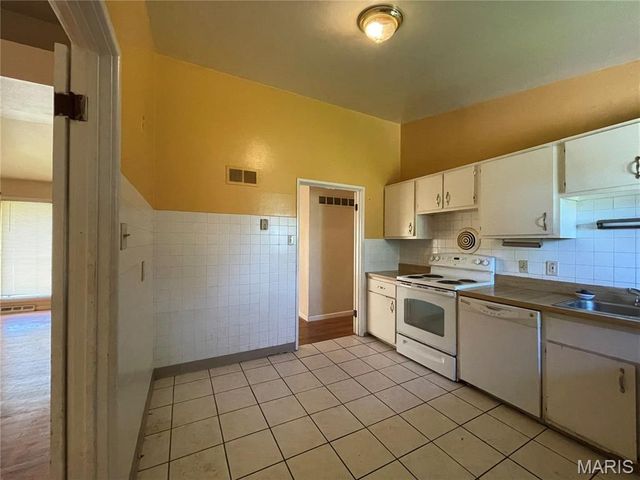 9411 Crockett Drive, Olivette, MO 63132