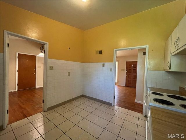 9411 Crockett Drive, Olivette, MO 63132