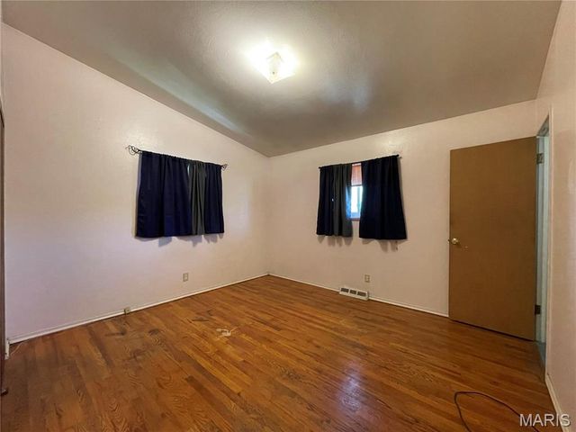 9411 Crockett Drive, Olivette, MO 63132
