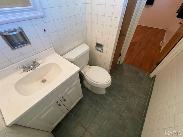 9411 Crockett Drive, Olivette, MO 63132