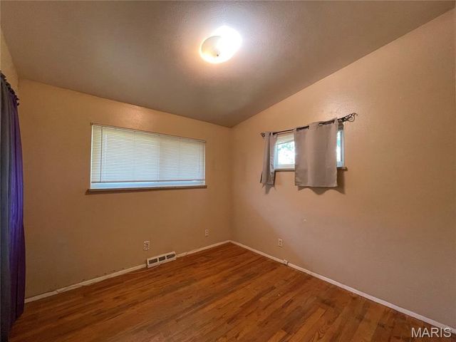 9411 Crockett Drive, Olivette, MO 63132