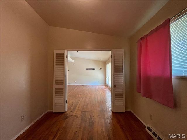 9411 Crockett Drive, Olivette, MO 63132
