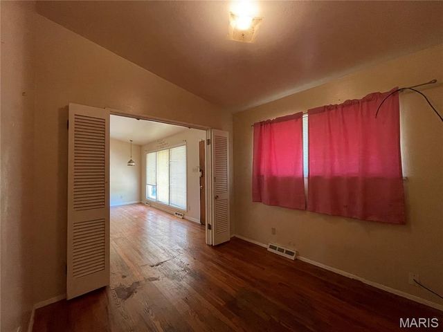 9411 Crockett Drive, Olivette, MO 63132
