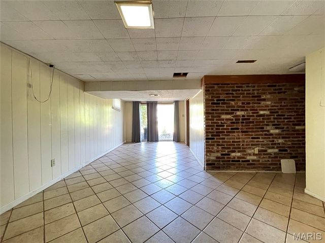 9411 Crockett Drive, Olivette, MO 63132