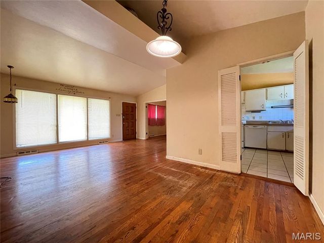 9411 Crockett Drive, Olivette, MO 63132