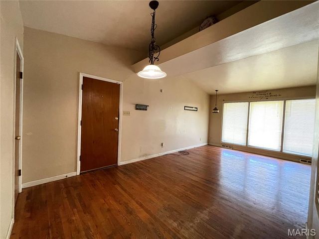 9411 Crockett Drive, Olivette, MO 63132