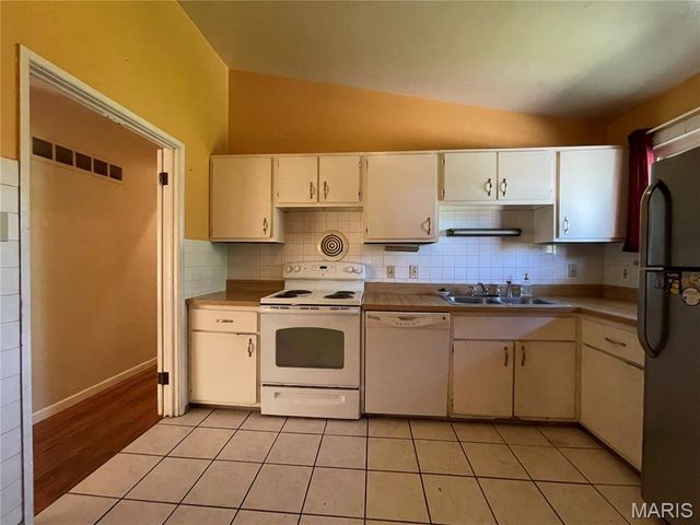 9411 Crockett Drive, Olivette, MO 63132