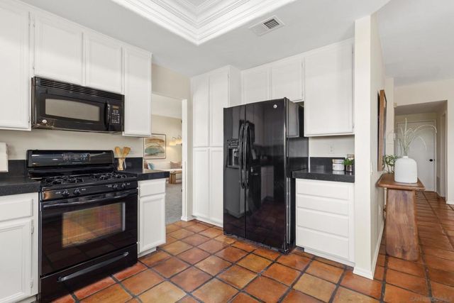 1892 White Birch Dr, Vista, CA 92081