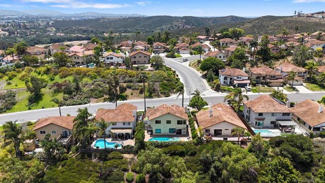 1892 White Birch Dr, Vista, CA 92081