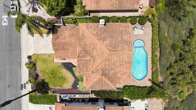 1892 White Birch Dr, Vista, CA 92081