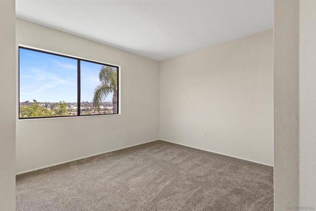 1892 White Birch Dr, Vista, CA 92081