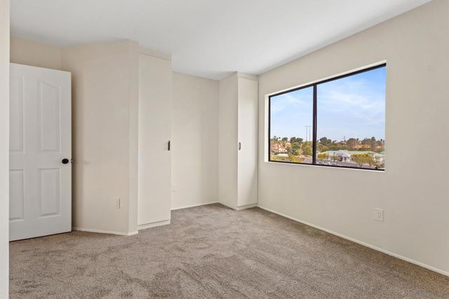 1892 White Birch Dr, Vista, CA 92081