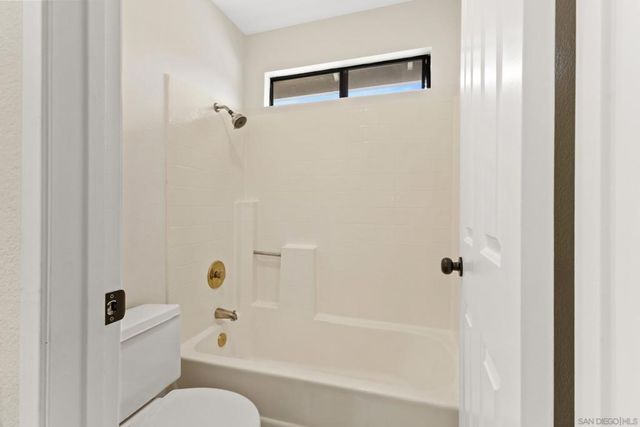 1892 White Birch Dr, Vista, CA 92081