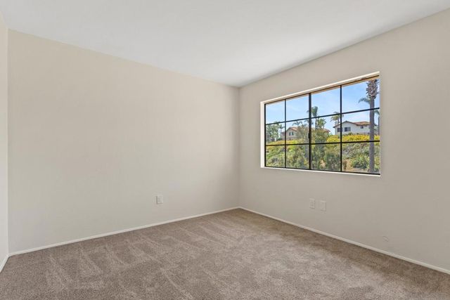 1892 White Birch Dr, Vista, CA 92081