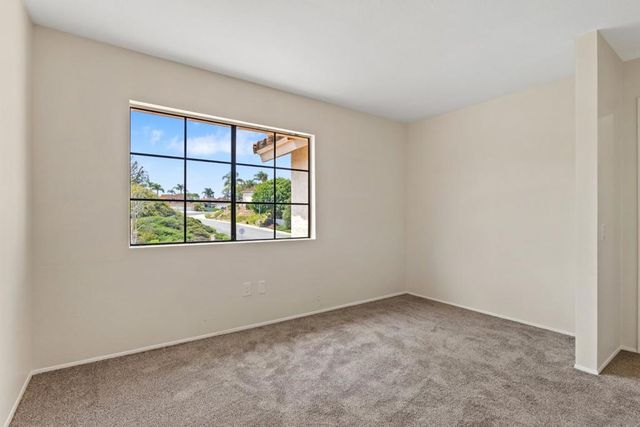 1892 White Birch Dr, Vista, CA 92081
