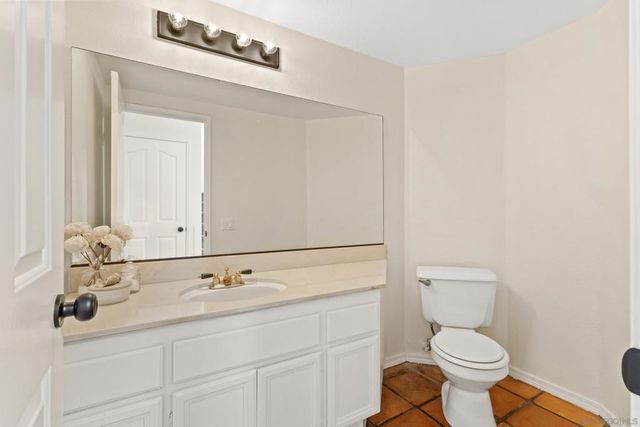 1892 White Birch Dr, Vista, CA 92081