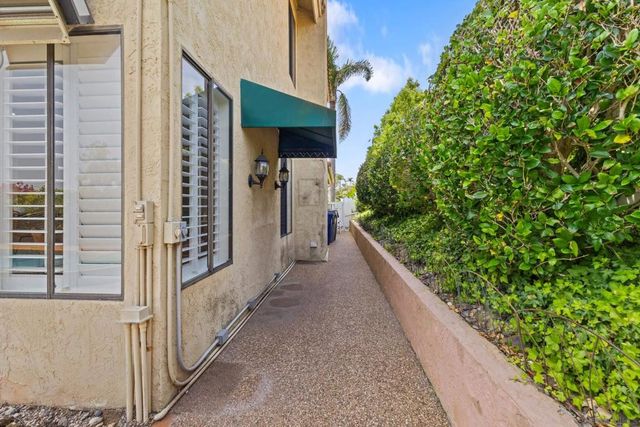 1892 White Birch Dr, Vista, CA 92081