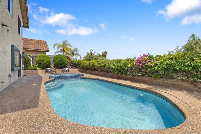 1892 White Birch Dr, Vista, CA 92081
