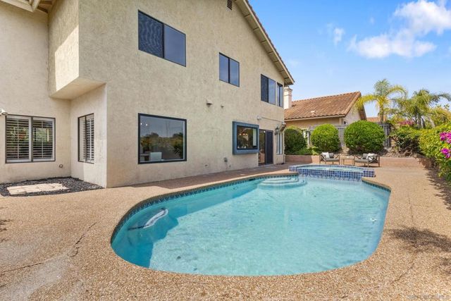 1892 White Birch Dr, Vista, CA 92081
