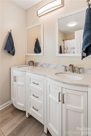 1426 Ashstead Lane, Matthews, NC 28105