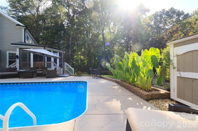 1426 Ashstead Lane, Matthews, NC 28105