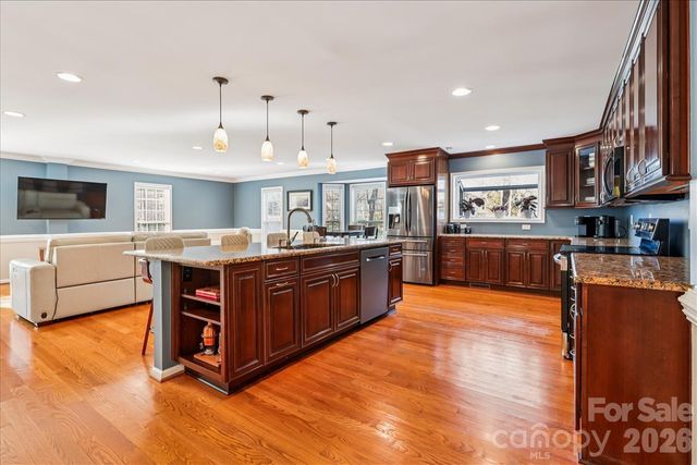 1426 Ashstead Lane, Matthews, NC 28105