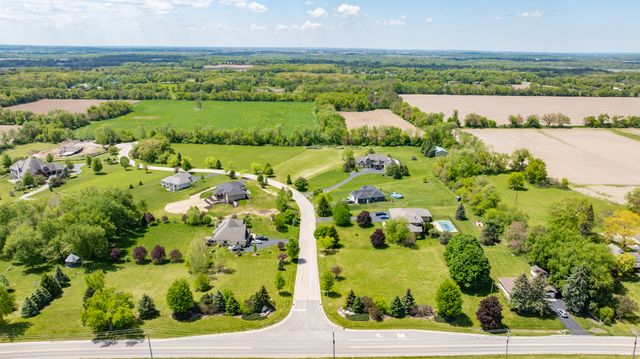 2601 Sanctuary Lane, Spring Grove, IL 60081
