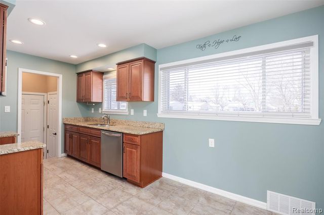 36610 Tessens Drive, Clinton Township, MI 48035