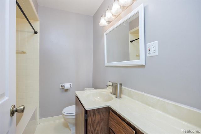 36610 Tessens Drive, Clinton Township, MI 48035