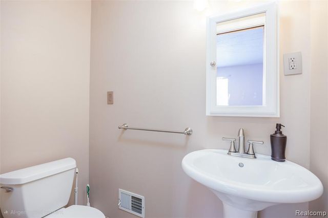 36610 Tessens Drive, Clinton Township, MI 48035