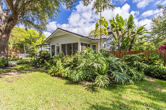 665 NE 120th St, Biscayne Park, FL 33161